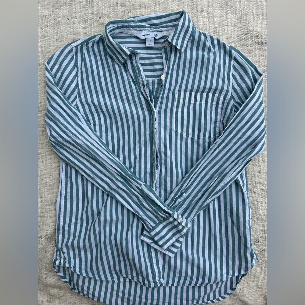 Women’s classic button up